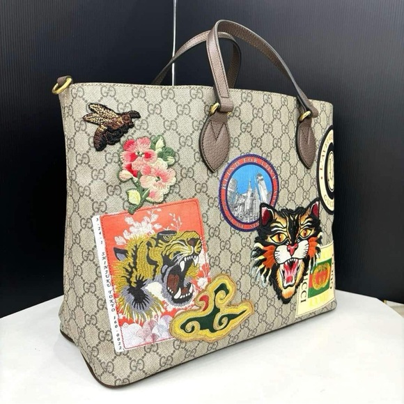 A 263 π― % authentic Gucci GG Supreme Monogram Courrier Medium Crossbody Tote bag - Picture 6 of 16
